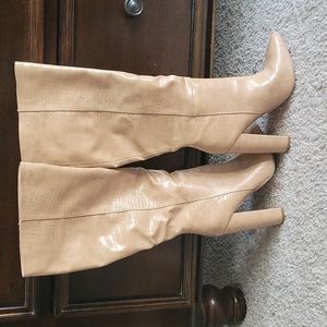 Tan beige Crocodile Boots